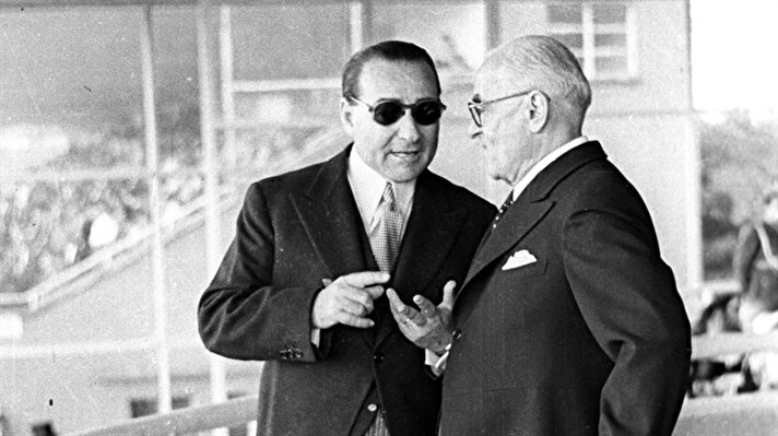 9 Mayıs 1959'da Yunanistan Başbakanı Konstantin Karamanlis (solda) Türkiye'yi ziyareti kapsamında Başbakan Adnan Menderes (sağda) ile görüştü. 