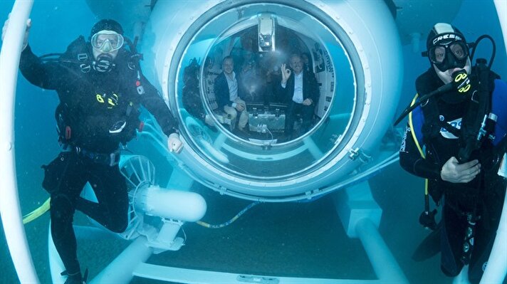 Submarine Turkey tarafından 2017 yılında Finlandiya'dan alınarak Antalya'ya getirilen turistik denizaltı 'Nemo Primero', nisan ayından bu yana yerli ve yabancı tatilcileri Akdeniz'in mavi derinliklerine indiriyor.
