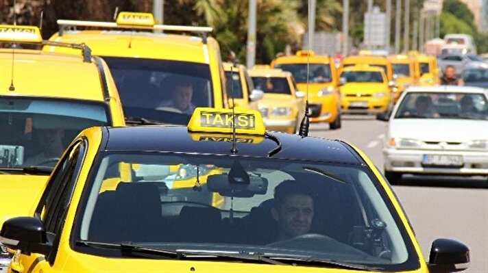 Antalya’da taksi ücretlerine 17 Eylül’den itibaren yüzde 20 zam geldi. Daha önce 3 lira olan kilometre ücreti 3,60 TL’ye, açılış ücreti de 4 TL’ye yükseldi. (İHA)