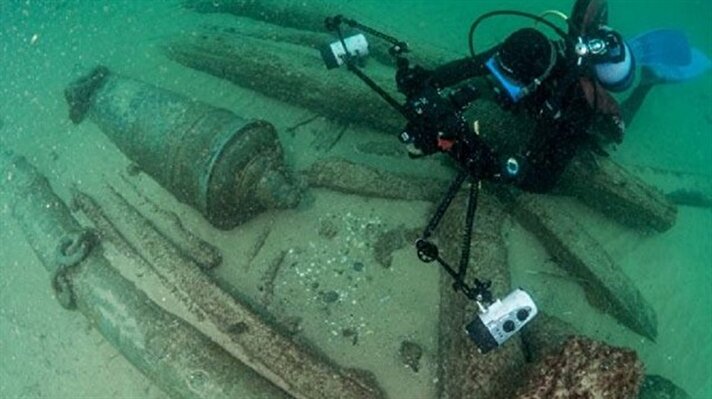آثار تعود ل 400 عام في عمق البحار