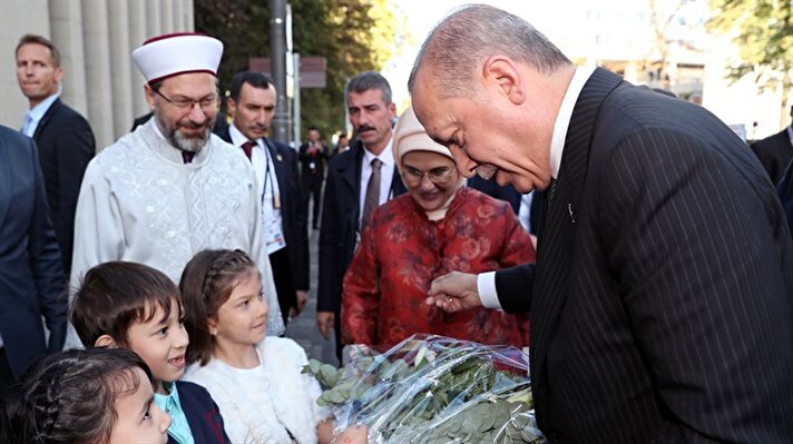 Cumhurbaşkanı Recep Tayyip Erdoğan, Köln'deki Diyanet İşleri Türk İslam Birliği (DİTİB) Merkez Camisi'nin açılışını gerçekleştirdi.