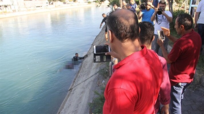Edinilen bilgiye göre, merkez Yüreğir ilçesi Serinevler Mahallesinde vatandaşlar sulama kanalında bir kadın cesedinin sürüklendiğini görünce polise haber verdi. 
