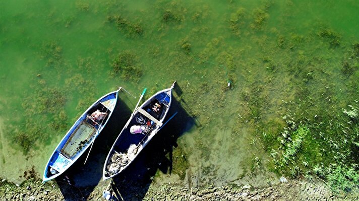  Bölge halkının teknelerle balıkçılık yaptığı göl, gökyüzünün mavisiyle, yosunların yeşilini birleştirerek, yerli ve yabancı turistlerin de ilgi odağı haline geldi. 