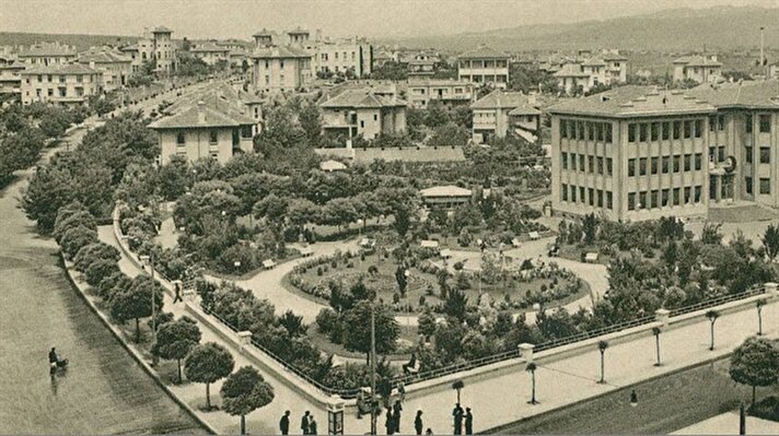 Tarihi binlerce yıl öncesine dayanan Ankara, 13 Ekim 1923'te başkent olarak ilan edildi. Başkent olduktan sonra hızlı bir değişimle bambaşka bir kimlik kazanan şehrin, 1923 yılında kayıtlara geçen merkez nüfusu 21 bin 446'ydı. Başkent olduktan sonra hızla büyümeye ve göç almaya başlayan şehir, diğer şehirlere göre 2 kat daha hızlı büyüdü. Günümüzde Ankara'nın nüfusu 5,5 milyona yaklaştı.
