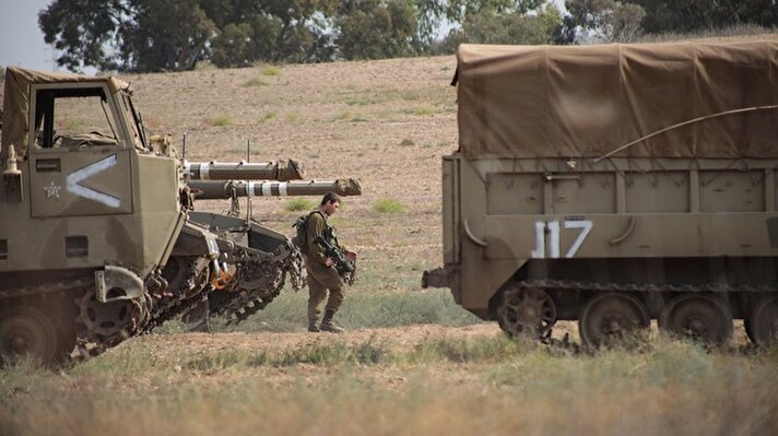 İsrail basınında yer alan haberlere göre, abluka altındaki Gazze Şeridi sınırına onlarca tank, zırhlı araç ve çok sayıda asker sevk edildi.

