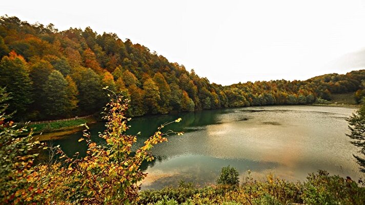 بحيرة أولو غول التركية.. حيث الخريف في أبهى صوره