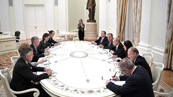 Toplantıda Rusya Dışişleri Bakanlığı'nın ve Savunma Bakanlığı'nın çalışanları da yer aldı.