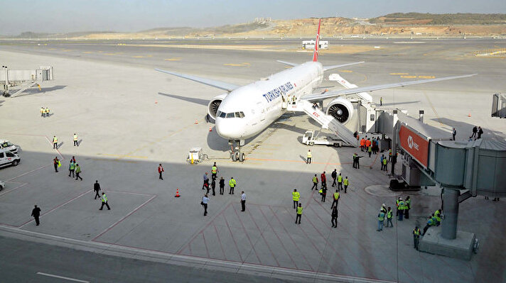Cumhurbaşkanı Recep Tayyip Erdoğan ile bazı devlet ve hükümet başkanlarının katılımıyla 29 Ekim'de açılan İstanbul Havalimanı'ndan kalkan ilk tarifeli uçak, Esenboğa Havalimanı'na vardı. 

