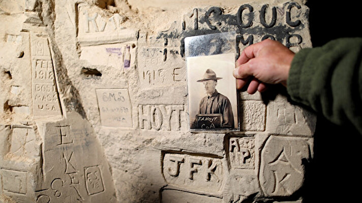 Fransız Chemin des Dames derneğinin başkanı Gilles Chauwin, Birinci Dünya Savaşı araştırmalı kapsamında araştırma yaparken askerlerin grafitilerini buldu. 