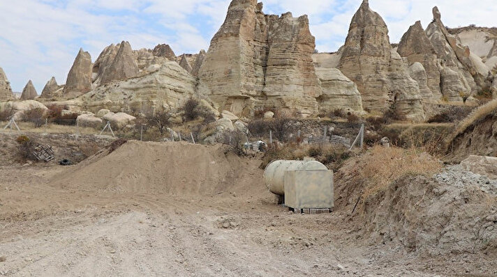 Kültür ve Turizm Bakanı Mehmet Nuri Ersoy, Kapadokya ziyaretinde yaptığı açıklamada peribacalarıyla ünlü turizm merkezinde kaçak yapılaşmayla ilgili, "Kapadokya turizm açısından bizim gözbebeğimiz. Kaçak yapılaşmayı yapanlar, yanlarına kar kalacaklarını sanmasınlar" dedi. 