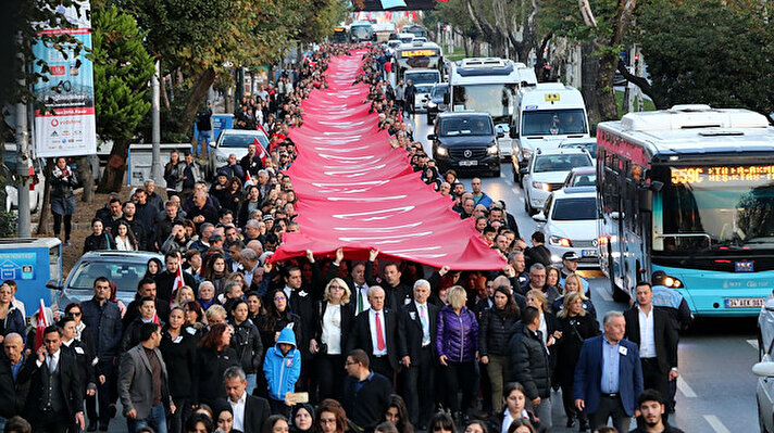 Turkish people observe two minutes of silence for Atatürk