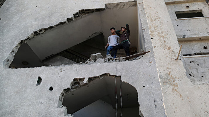 Hamas’a ait El Aksa televizyonunun merkezi 10 füzeyle tamamen yıkıldı.