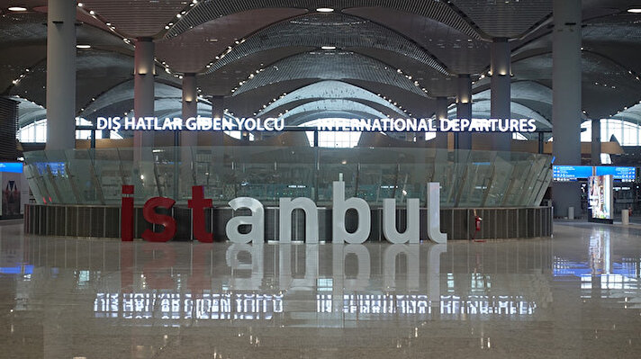 İstanbul Havalimanı, engelli yolcuların rahat kullanabilmesi ve her türlü hizmetten faydalanabilmesi için özel olarak düzenlendi. İstanbul Havalimanı'nda 131 adet engelli yolcu, 63 adet engelli personel tuvaleti buluyor. Yardım çağrı ve acil durum butonu bulunan engelli tuvaletlerinde görme engeliler için Braille alfabeli tabelalar da yerleştirildi.

