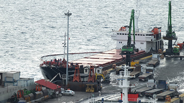 Kaza, saat 08.00 sıralarında, Dilovası ilçesinde bulunan İzmit Körfezi kıyısındaki limanda meydana geldi. 'MSC Katyaynı' adlı yük gemisi, limana yanaşırken, iskeleye çarptı. 