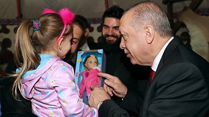 Türkiye Cumhurbaşkanı Recep Tayyip Erdoğan, Anadolu Ajansının Global İletişim Ortağı olduğu, Müstakil Sanayici ve İşadamları Derneği (MÜSİAD) tarafından CNR Expo'da düzenlenen 17. MÜSİAD EXPO Kapanış ve Uluslararası Genç İşadamları Kongresi (UGİK) Açılış Töreni'ne katıldı.