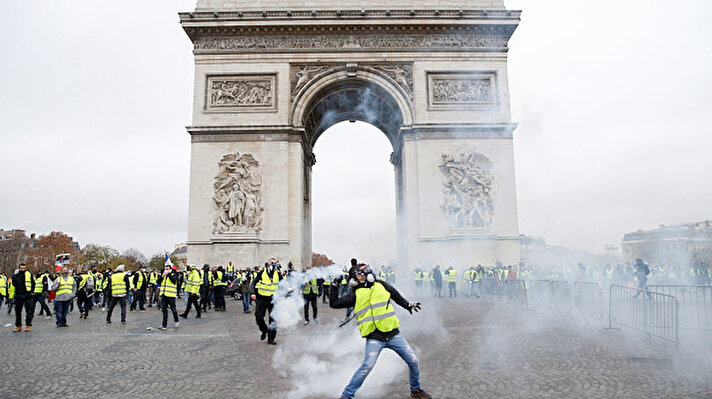 Protests against high fuel prices cripple Paris