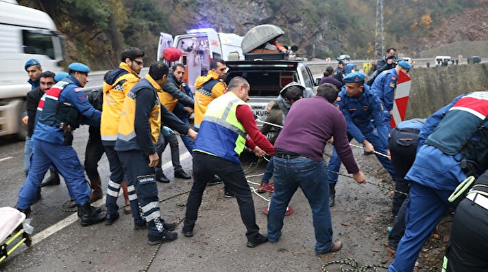 Edinilen bilgiye göre olay Zonguldak-Ankara karayolu 8. Kilometresinde meydana geldi. 