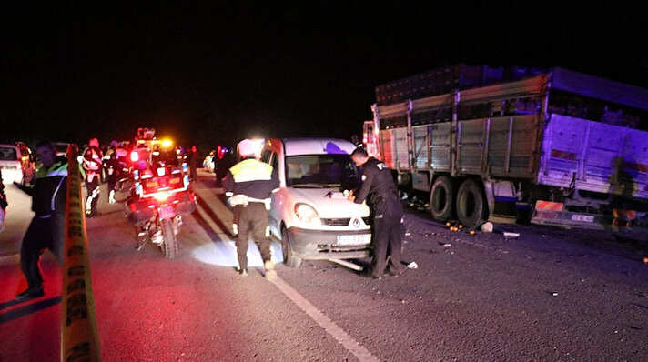 Edinilen bilgiye göre kaza, Adana-Mersin otoban yolu üzerinde saat 18.00 sularında meydana geldi.