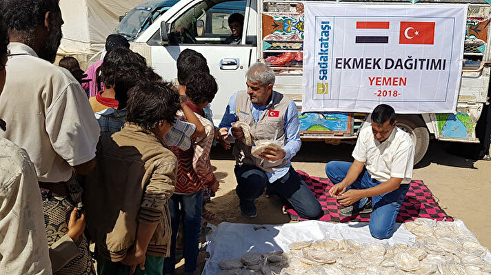 Turkey's Sadakataşı relief agency distributed humanitarian aid to thousands of displaced Yemenis in the province of Maarib.

