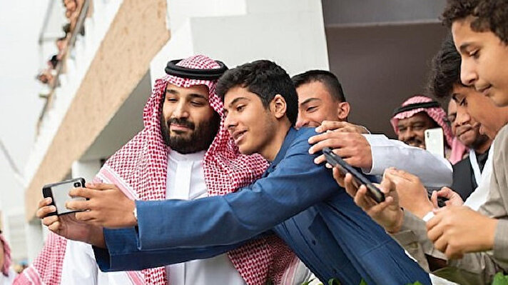 Saudi’s bin Salman poses for selfies at lux event under Khashoggi's shadow