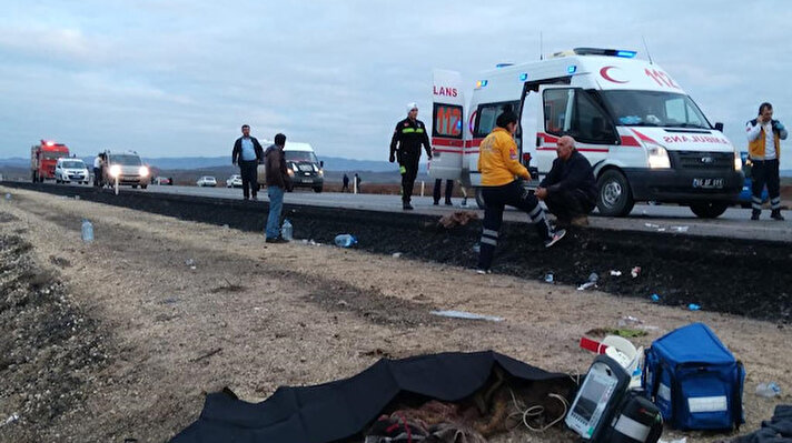 Yozgat'ın Yerköy ilçesinde, yolcu otobüsünün devrilmesi sonucu ilk belirlemelere göre bir kişi öldü, 20 kişi yaralandı.