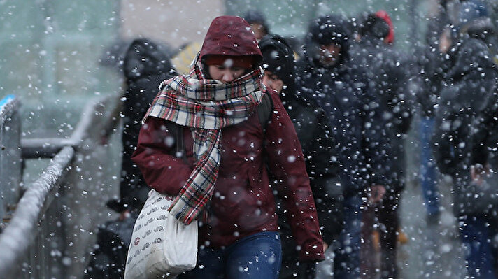 İstanbul'un iki yakasında da kar yağışı etkili oluyor.