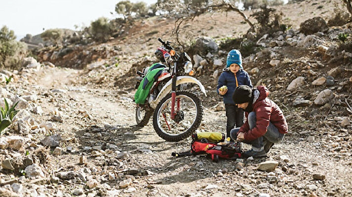 Avrupa üzerinden bir motosiklet turuyla gezilerine başlayan aile  koşuşturmadan bıktıklarını belirtti.