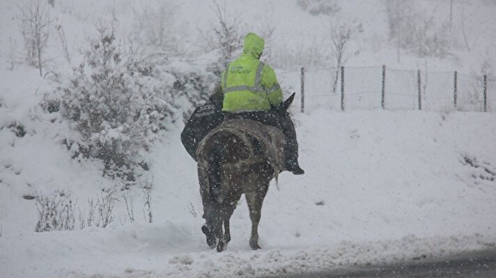 Türkiye genelinde bir çok ilde olduğu gibi Bingöl'de de kar yağışı devam ediyor. 