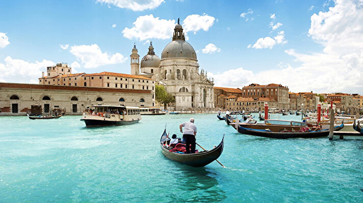 ​İtalya'da 2019 devlet bütçesine göre, Venedik'e giden turistlerden kente giriş vergisi adı altında ek ücret alınması öngörülüyor.
