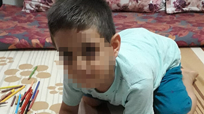 İddiaya göre, Gültepe Mahallesi’nde yaşayan Mehmet Ali Y., 6 yaşındaki oğlu M.Y.’yi dersini yapmadığı için elektrikli süpürgenin demir sopasıyla dövdü. 