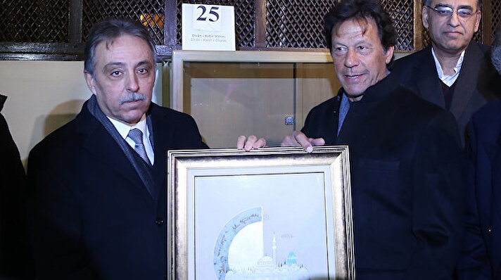 بالصور.. رئيس الوزراء الباكستاني بتركيا يزور متحف "الرومي"