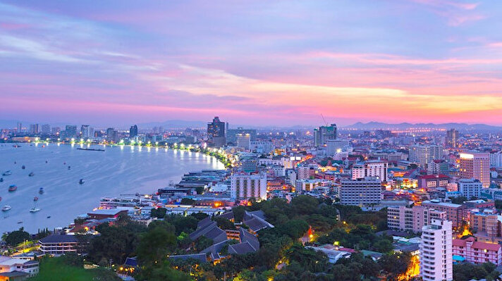Dünya üzerindeki 162 şehirin değerlendirildiği MasterCard Global Destinasyon Şehirler İndeksi yeni raporunu açıkladı. 2018 yılında en çok ziyaret edilen 20 il listesinde ilk sırayı Bangkok yer aldı.