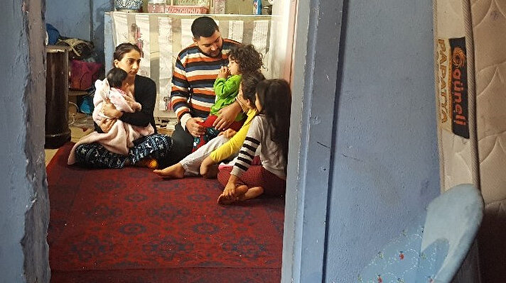 Eyüpsultan Alibeyköy Esentepe Mahallesi'nde 9 metrekarelik evde zor şartlar altında yaşayan Özcan ailesi yaşam mücadelesi veriyor. 