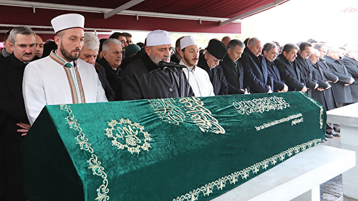 Mutlu'nun cenazesi hastaneden alınarak, Kasımpaşa'daki Piyalepaşa Camii'ne getirildi. Mutlu'nun yakınları burada taziyeleri kabul etti.