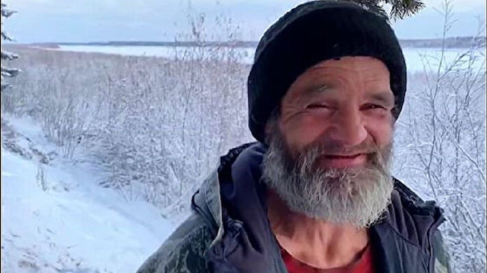 1991 yılında Sovyetler Birliği'nin çöküşünden önce kaybolan Timofey Menşikov isimli eski paraşütçü, Rusya'nın en soğuk bölgesi olan Yakutistan'ın başkenti Yakutsk'un kuzeyindeki yaban ormanında bir kulübede bulundu. 