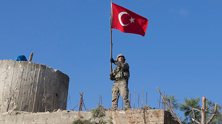 Türk Silahlı Kuvvetlerinin (TSK) desteklediği Özgür Suriye Ordusu unsurlarının da katılımıyla bir yıl önce başlatılan harekat sonucu, 200'den fazla meskun mahalde kontrol, terör örgütü üyelerinden arındırılırken, 2 bin kilometrekarelik alanda kontrol sağlandı. 