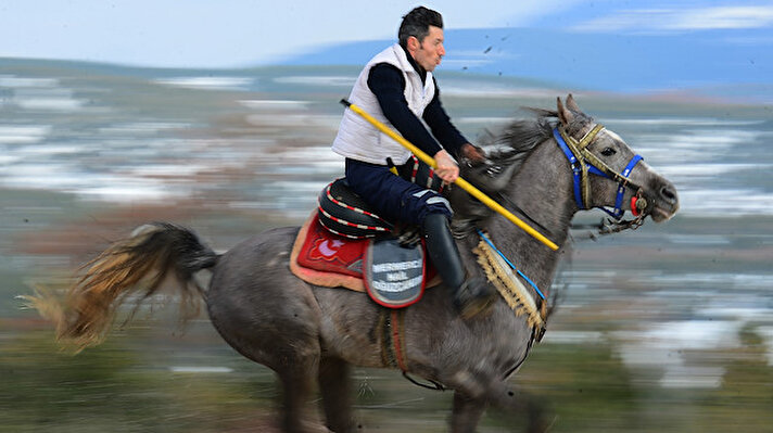 Ruleless javelin is a favourite historical palace game during Ottoman Empire age and it is also believed that the game came exist among soldiers while training on horse and it is also defined as it is a war and hunting sport.​
