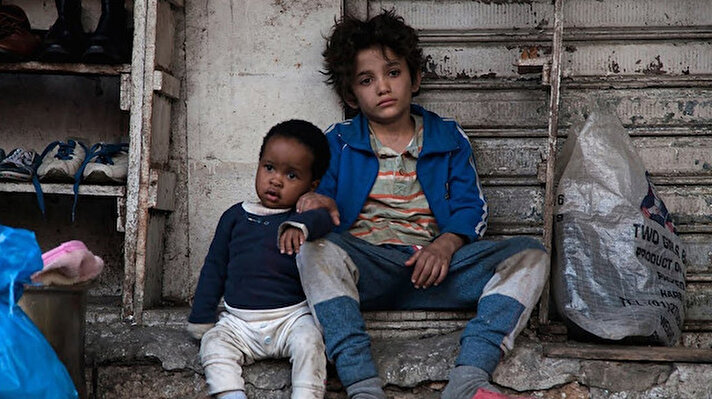 Kefernahum - Nadine Labaki'nin yazıp yönettiği Kefernahum, resmi bir doğum belgesi bulunmadığı için 12 yaşında olduğu adli tetkikler sonucu ortaya konabilen Beyrutlu bir gencin, yoksulluk ve şiddet ortamında var olma mücadelesini ele alıyor.