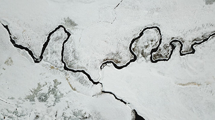Bölgede bir süredir aralıklarla etkili olan kar yağışı nedeniyle Iğdır'ın özellikle yüksek kesimleri beyaza büründü. 

