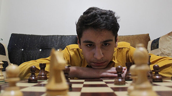 Genç ailesinin 2'inci çocuğu olan Uğur Can Genç, 8 yaşındaki ablası sayesinde satrançla tanıştı. 6 yıldır satranç oynayan Genç, şuana kadar 45 madalya 18 kupa kazandı. 
