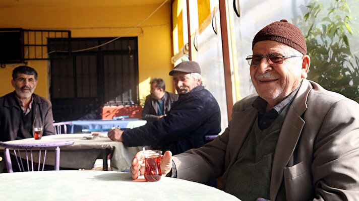 Antalya'nın Aksu ilçesinde çiftçilik yapan Mehmet Çiçek, 2000 yılına kadar 11 yıl SSK'ya, 7 yıl da Bağ-Kur'a prim ödedi. Çiçek, 2000 yılının son ayında SSK tarafından emekli edildi. 2015 yılının temmuz ayına kadar düzenli emekli maaşı alan Çiçek, maaşının kesilmesinden sonra SGK'ya başvurdu.
