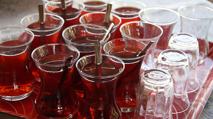 Çin’de yapılan bir çalışmada alkol ve sigara kullanımıyla birlikte sıcak çay içilmesi durumunda yemek borusu kanseri riskinin 5 kat arttığı ortaya çıkarıldı.