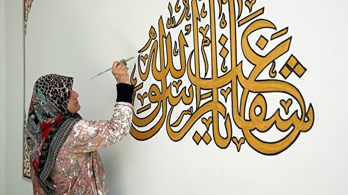 A Turkish woman has completed her late husband's Turkish Islamic Calligraphy artwork in a local mosque, which he left unfinished due to his sudden passing in the Söğütlü district of Sakarya.