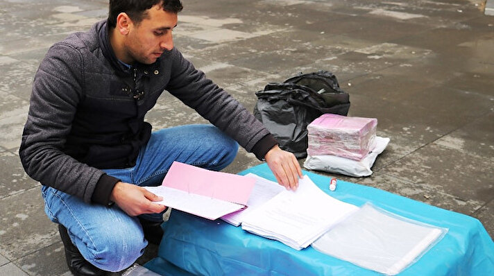 Diyarbakır’da Büyükşehir Belediyesi, Devlet Personel Başkanlığı aracılığıyla 387 memur alınacağını duyurdu. Duyuru üzerine işsiz olan öğrenci ve vatandaşlar memur olmak için, başvuru merkezine akın etti. 