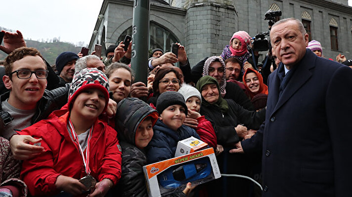Cumhurbaşkanı Recep Tayyip Erdoğan, cuma günü gerçekleşen Artvin mitinginin ardından baba ocağı Rize’nin Güneysu ilçesindeki evine geldi.