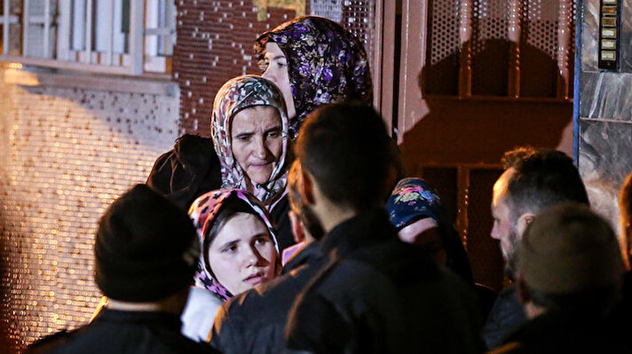 İstanbul Bahçelievler, Zafer Mahallesi, Canan Sokak üzerinde bulunan bir apartmanın birinci katına dün akşam saatlerinde hırsızlık yapmak için girdiklerinden şüphelenilen kişi ya da kişiler, o esnada evde bulunan anne Keziban Ercan (82) ve Ayşe Solmaz'la (52) karşılaştı. Kimliği henüz belirlenemeyen kişi ya da kişiler, anne ve kızını öldürdü.