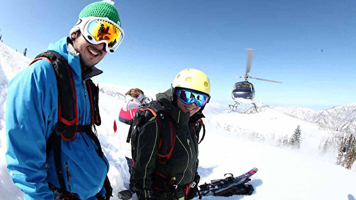 Rize'nin Kaçkar Dağları'nda helikopterle yapılan kayak sporu heliski heyecanı sürüyor. 250 yerli ve yabancı sporcunun kayak yapmak için geldiği Kaçkar Dağları'ndaki heliski heyecanı için son bir hafta kaldı.​