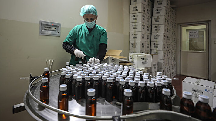 Yaklaşık 2 milyon Filistinlinin yaşadığı Gazze'nin ilaç ihtiyacının yüzde 15'ini karşılayan kentteki tek ilaç fabrikasının üretimi İsrail'in uyguladığı abluka nedeniyle yüzde 80 azaldı.