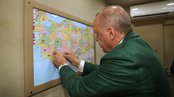 Erdoğan, Antalya'daki mitingde "Resmi rakamı söylüyorum; 120 bin kişi ile İzmir'de mitingimizi yaptık." dedi.