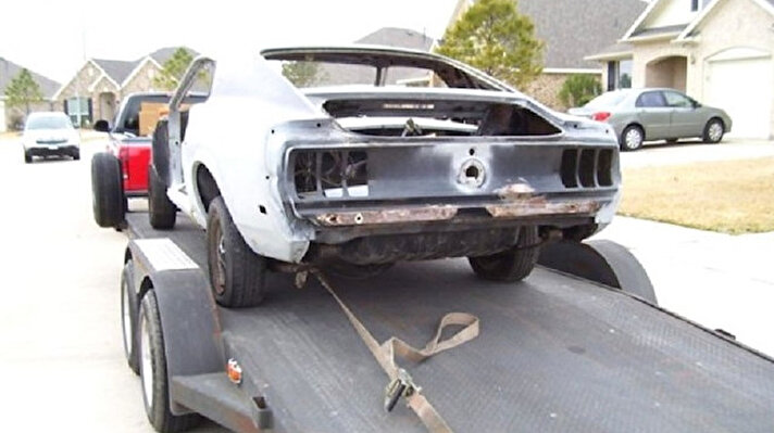 ABD‘li otomobil ustası Brandy, hurdalığa terk edilen 1969 model Mustang‘i, baştan aşağı yeniledi.